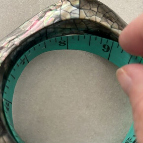 Vintage Mosaic Abalone Shell Patterned Wave Bangle Bracelet Fits up to 8.25 in - Picture 6 of 7